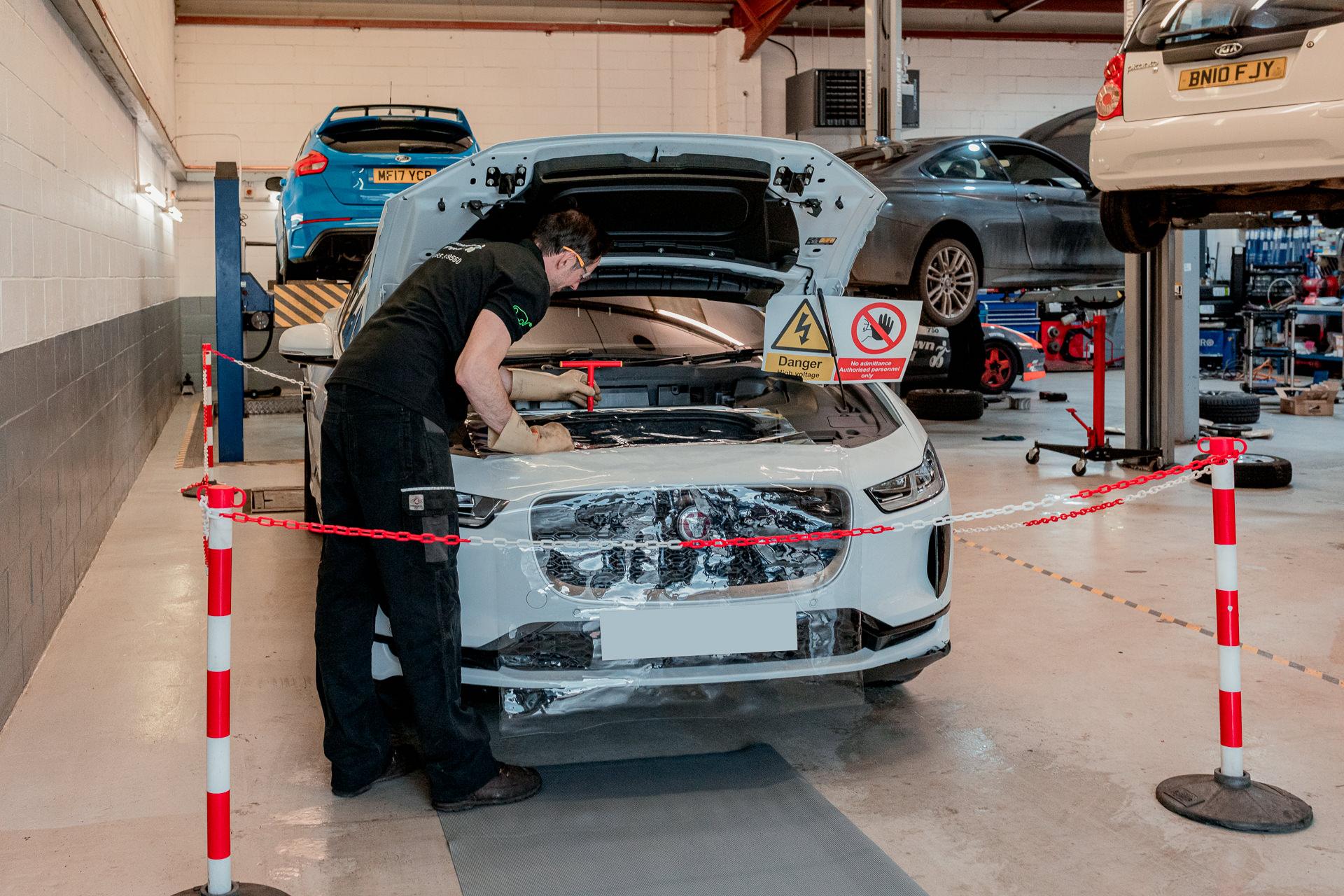 Hybrid Car Service, Electric Car Garages Oxford, Bicester, Woodstock ... - Summertown Garage KiDlington Jan2020 %C2%A9 Potters Instinct Photography 70